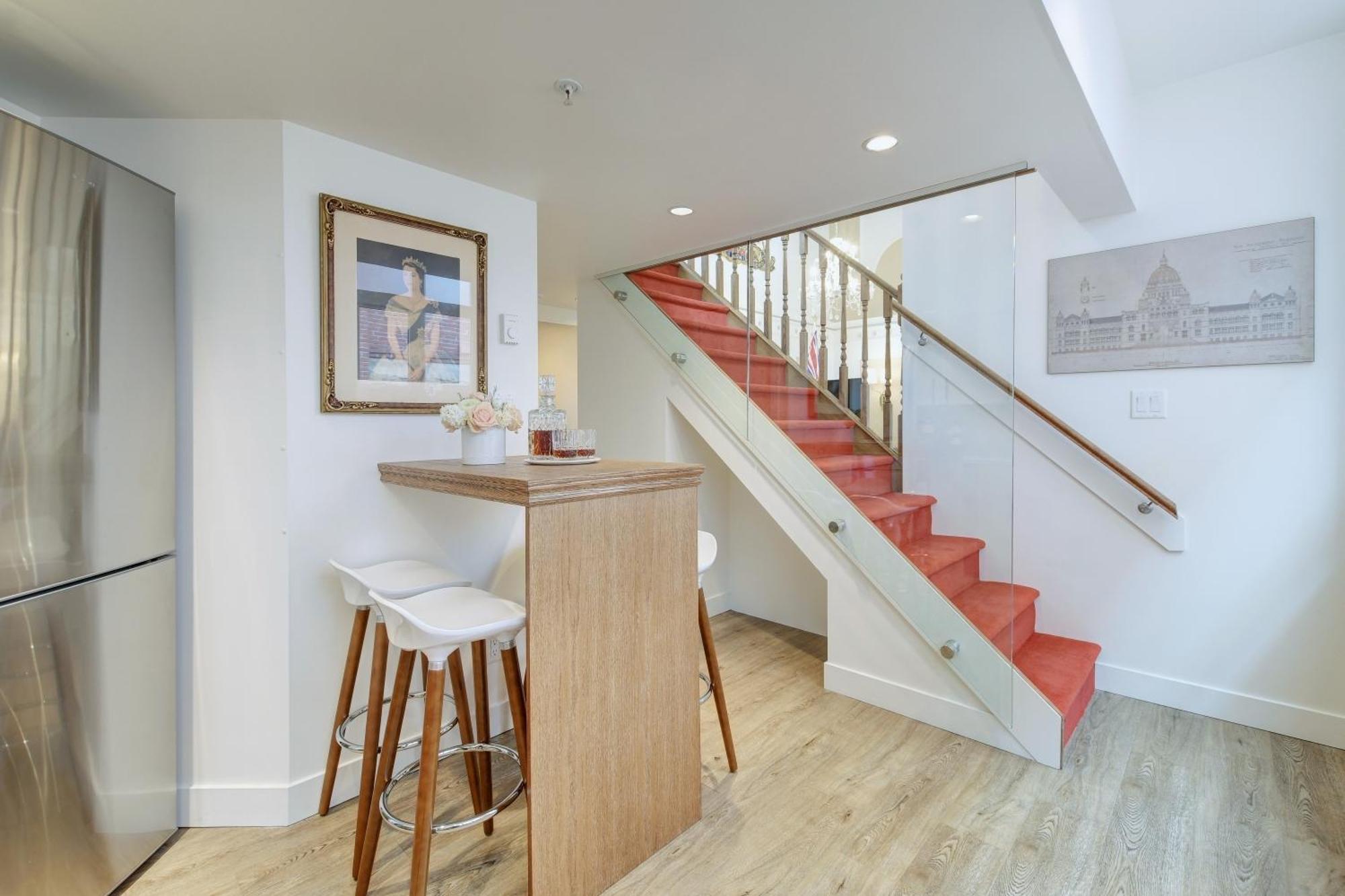 Victoria'S Parliamentary Suite With Private Rooftop Patio & Harbour View Exterior photo