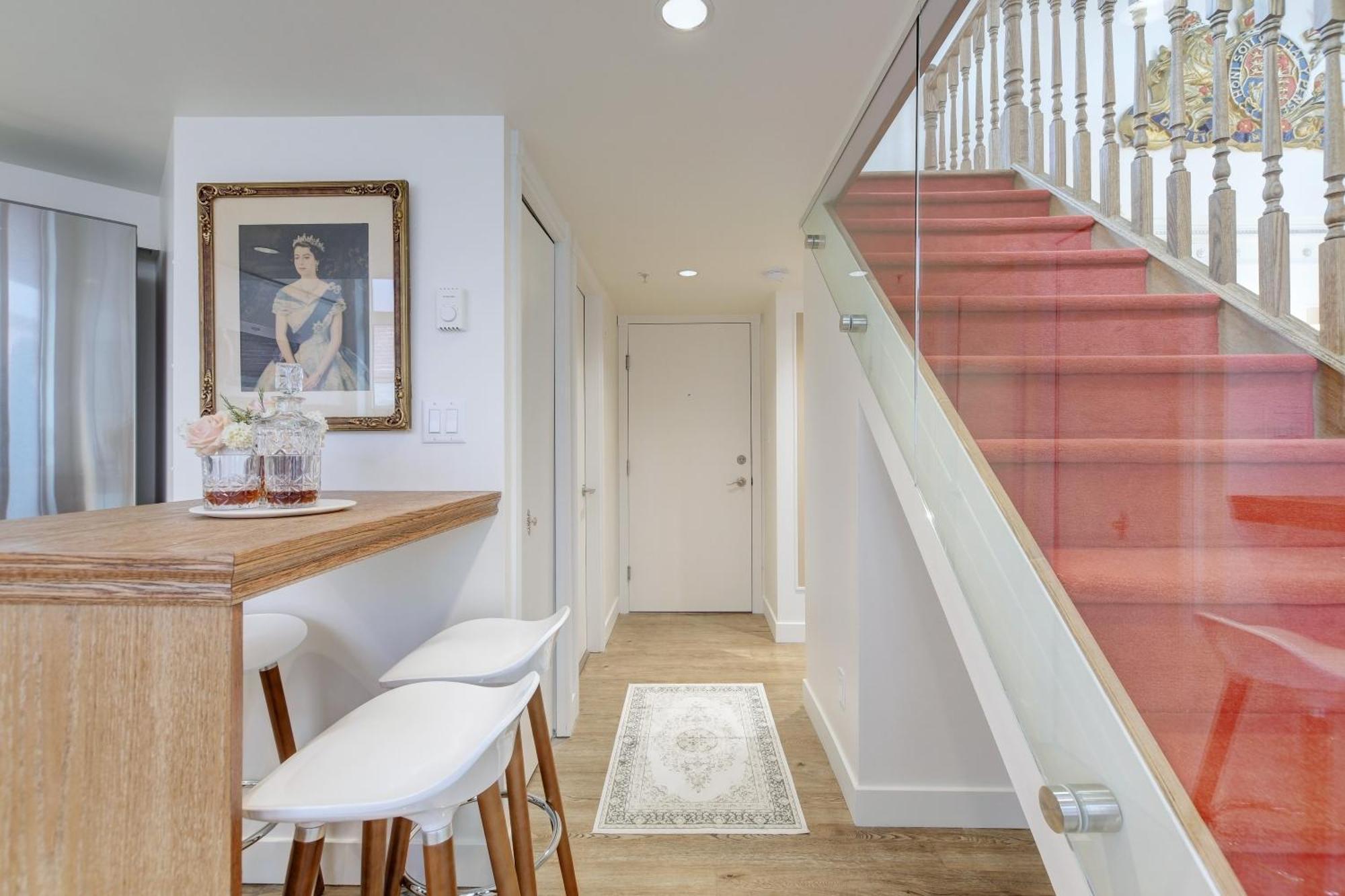 Victoria'S Parliamentary Suite With Private Rooftop Patio & Harbour View Exterior photo